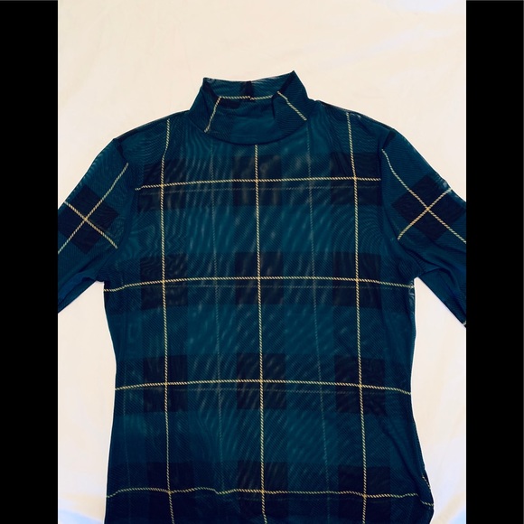 NWOT Guess top - Picture 2 of 3